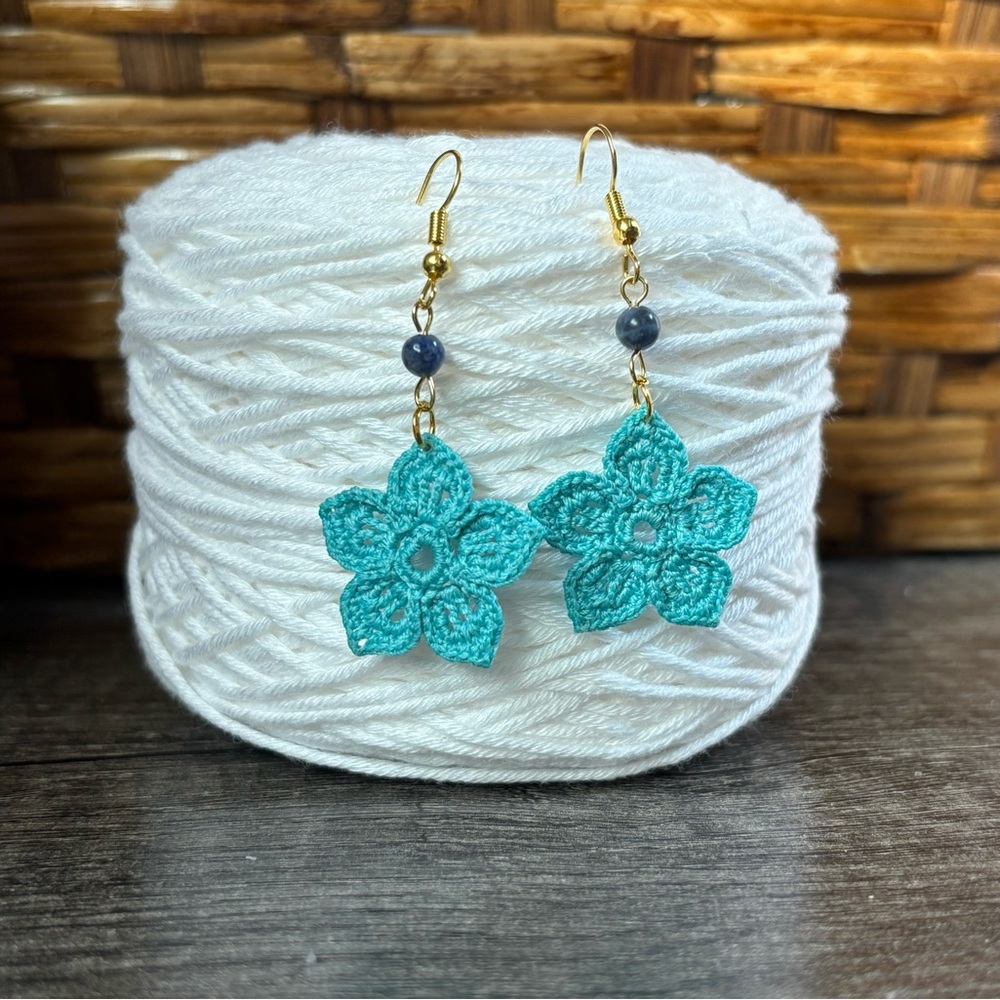 NEW Elegant Blue Floral Crochet Earrings - Picture 4 of 5